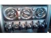 Air conditioning control panel from a BMW Mini One/Cooper (R50), 2001 / 2007 1.6 16V One, Hatchback, Petrol, 1.598cc, 66kW (90pk), FWD, W10B16A, 2001-06 / 2006-09, RA31; RA32 2004