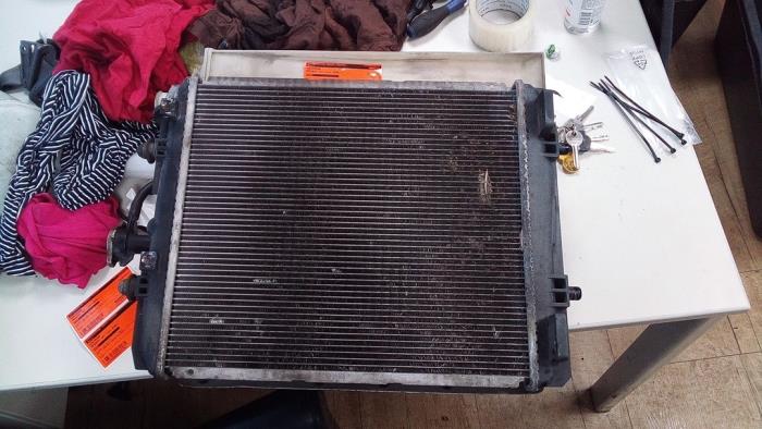 Usagé Radiateur Peugeot 107 1.0 12V Prix € 24,98 Règlement à la marge proposé par Autodemontage Tegelen