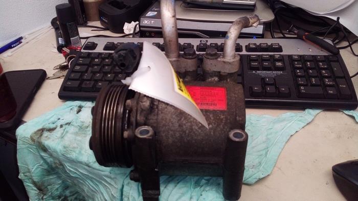 Air conditioning pump from a Mitsubishi Space Star (DG) 1.6 16V 2003