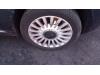 Sportfelgensatz + Reifen van een Fiat 500 (312) 1.2 69 2011