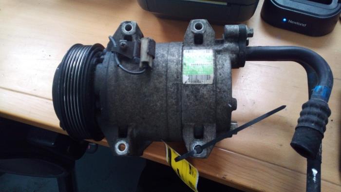 Air conditioning pump from a Volvo V70 (SW) 2.4 D5 20V 2007