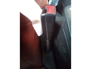 Used Front seatbelt buckle, left Kia Sportage (JE) 2.7 V6 24V 4x4 Price € 33,99 Margin scheme offered by Autodemontage Smeets Janssen