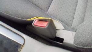 Used Front seatbelt buckle, right Kia Sorento I (JC) 2.4 16V Price € 24,99 Margin scheme offered by Autodemontage Smeets Janssen