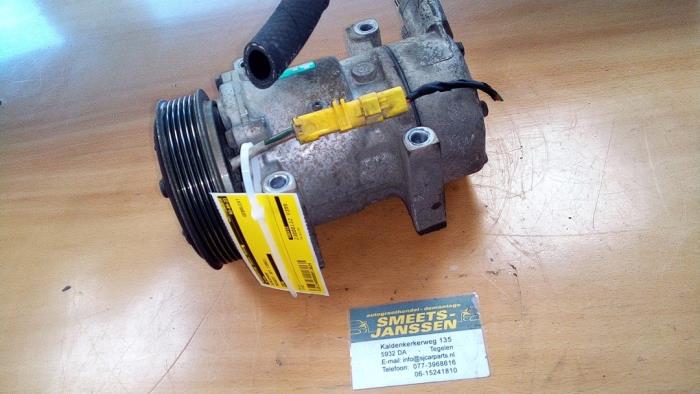 Air conditioning pump from a Peugeot 307 Break (3E) 1.6 16V 2003