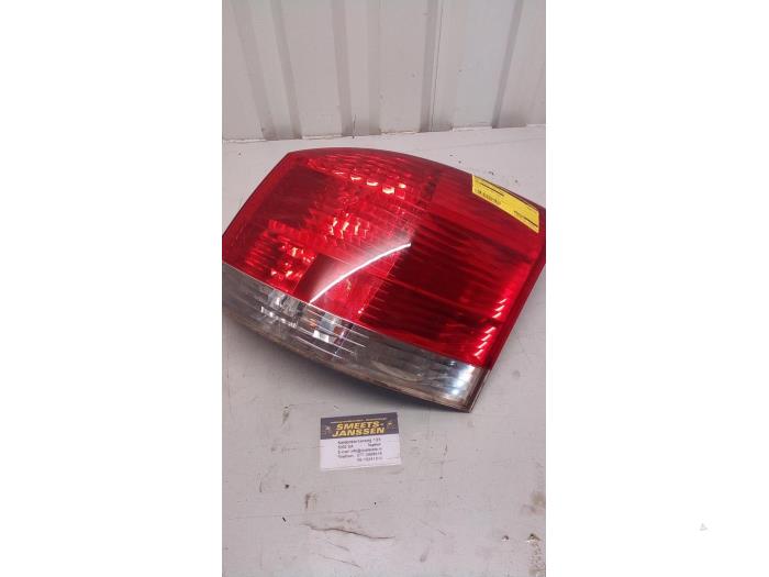 Taillight, right from a Opel Signum (F48) 2.2 direct 16V 2005