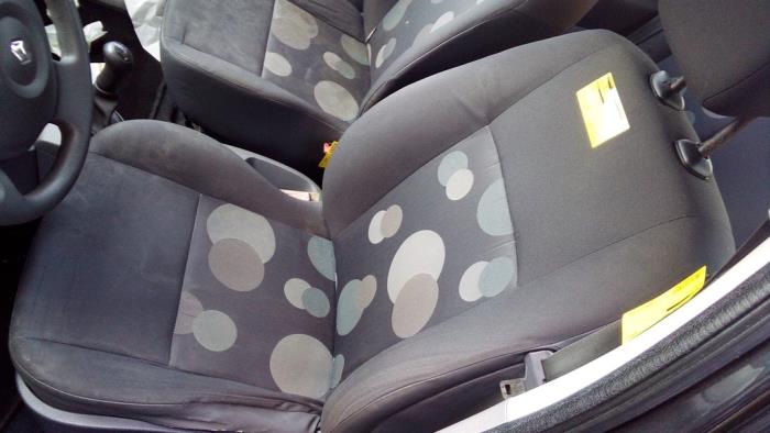 Seat, left from a Renault Modus/Grand Modus (JP) 1.2 16V 2006