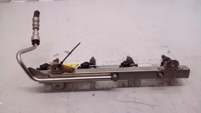 Injektor (Benzineinspritzung) van een BMW 1 serie (E81) 118d 16V 2007