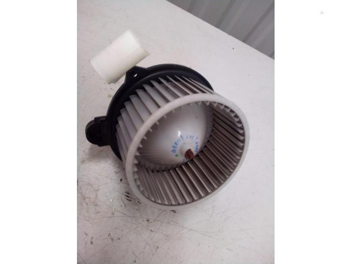 Heating and ventilation fan motor from a Hyundai i10 (F5) 1.1i 12V 2010