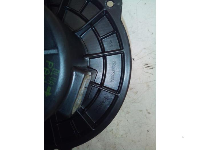 Heating and ventilation fan motor from a Hyundai i10 (F5) 1.1i 12V 2010