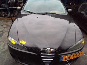 Usagé Capot Alfa Romeo 147 (937) 1.6 HP Twin Spark 16V Prix € 169,99 Règlement à la marge proposé par Autodemontage Smeets Janssen