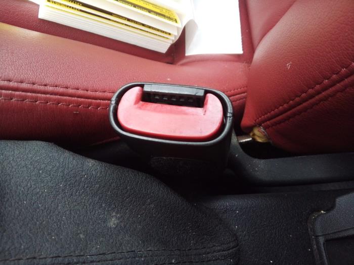 Front seatbelt buckle, right from a Alfa Romeo 147 (937) 1.6 HP Twin Spark 16V 2006