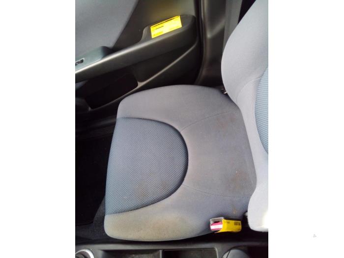 Seat, right from a Honda Jazz (GD/GE2/GE3) 1.3 i-Dsi 2004