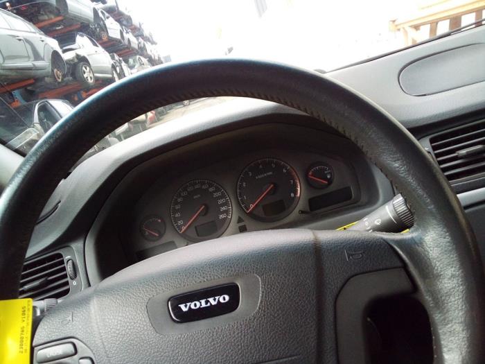 Steering wheel from a Volvo S80 (TR/TS) 2.4 SE 20V 170 2002