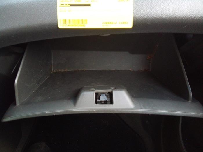 Glovebox from a Chevrolet Spark (M300) 1.0 16V Bifuel 2011