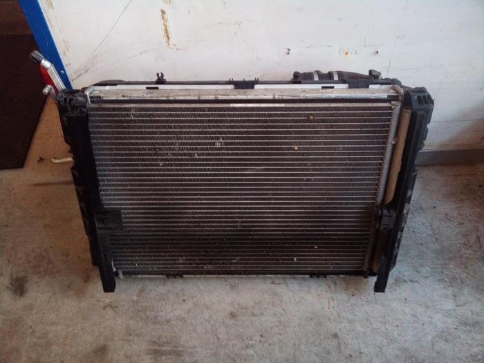 Usagé Radiateur BMW 1 serie (E87/87N) 116i 1.6 16V Prix € 79,99 Règlement à la marge proposé par Autodemontage Tegelen