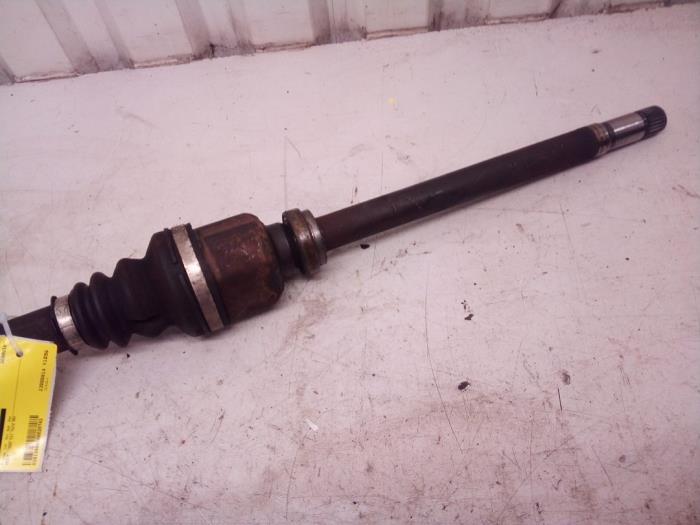 Front drive shaft, right from a Peugeot 308 SW (4E/H) 1.6 HDiF 16V 2008