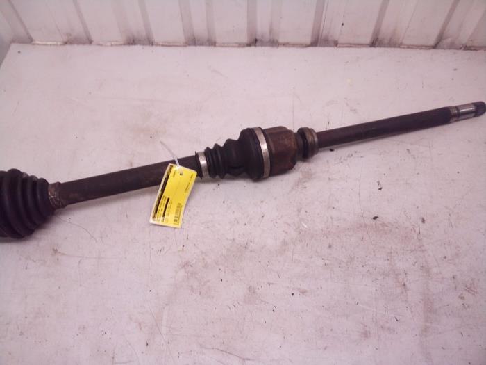 Front drive shaft, right from a Peugeot 308 SW (4E/H) 1.6 HDiF 16V 2008