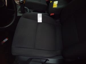 Used Seats + rear seat (complete) Volkswagen Touran (1T1/T2) 1.6 Price on request offered by Autodemontage Smeets Janssen