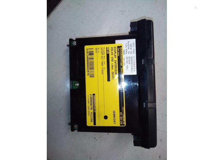 Begagnade Innerdisplay Volvo V50 (MW) 1.6 D2 16V Pris € 19,98 Marginaltabell erbjuds av Autodemontage Tegelen