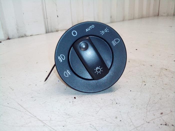 Usados Interruptor Seat Exeo ST (3R5) 2.0 TDI 16V Precio € 19,98 Norma de margen ofrecido por Autodemontage Tegelen