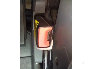 Used Front seatbelt buckle, left Peugeot Boxer (U9) 2.2 HDi 130 Euro 5 Price € 99,99 Margin scheme offered by Autodemontage Smeets Janssen