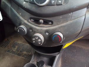 Usados Panel de control de aire acondicionado Chevrolet Spark (M300) 1.0 16V Bifuel Precio € 69,99 Norma de margen ofrecido por Autodemontage Smeets Janssen