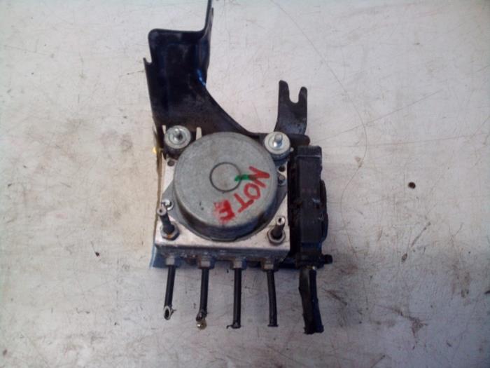 Bloc ABS Nissan Note (E11), 2006 / 2013 1.4 16V, MPV, Essence, 1.386cc, 65kW (88pk), FWD, CR14DE, 2006-01 / 2013-08, E11AA (Occasion)
