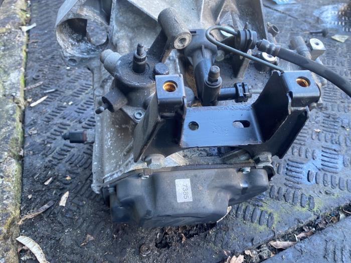 Getriebe van een Volkswagen Polo IV (9N1/2/3) 1.4 16V 75 2004