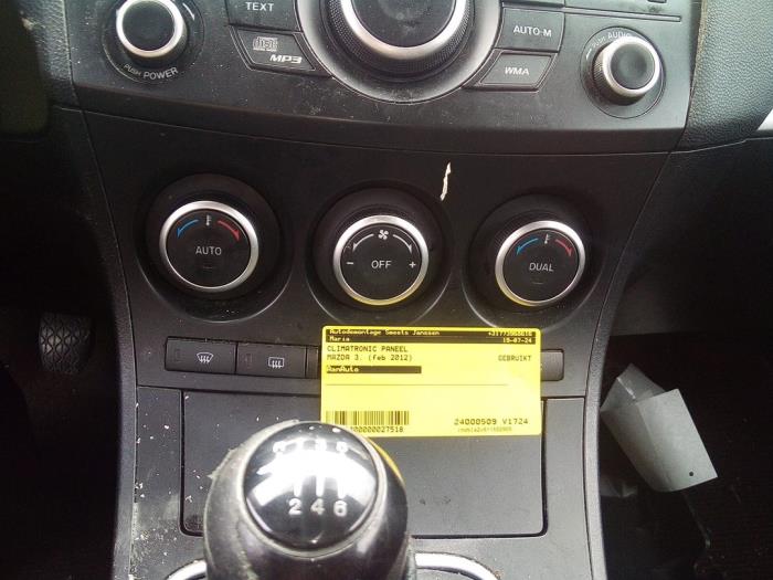 Używane Panel climatronic Mazda 3 Sport (BL14/BLA4/BLB4) 1.6 CiTD 16V Cena € 65,00 Procedura marży oferowane przez Autodemontage Tegelen