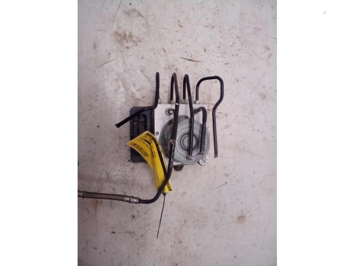 Begagnade ABS-pump Opel Corsa E 1.4 16V Pris € 324,99 Marginaltabell erbjuds av Autodemontage Tegelen