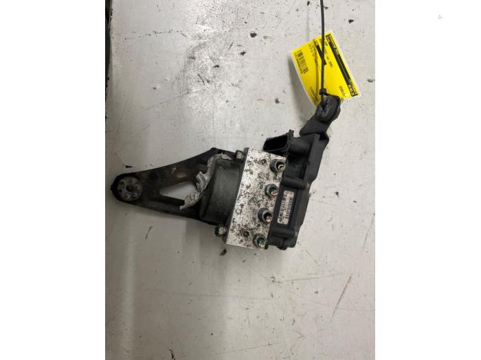 Usagé Bloc ABS Renault Scénic II (JM) 1.5 dCi 105 Prix € 29,98 Règlement à la marge proposé par Autodemontage Tegelen