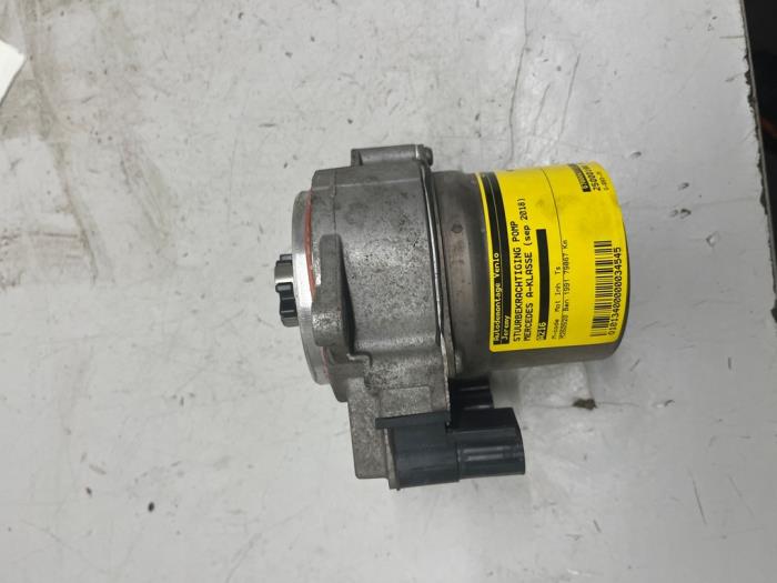 Usagé Pompe direction assistée Mercedes A (177.0) 2.0 A-250 Turbo 16V Prix € 299,98 Règlement à la marge proposé par Autodemontage Tegelen