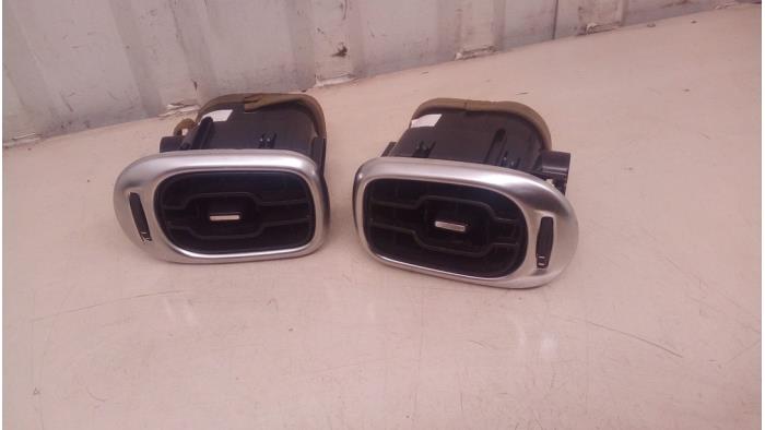 Begagnade Luftgrill, sida Citroen C3 Picasso (SH) 1.6 16V VTI 120 Pris € 24,99 Marginaltabell erbjuds av Autodemontage Tegelen