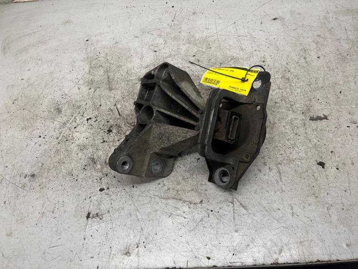 Used Engine mount Nissan Qashqai (J10) 1.5 dCi DPF Price € 26,50 Margin scheme offered by Autodemontage Tegelen