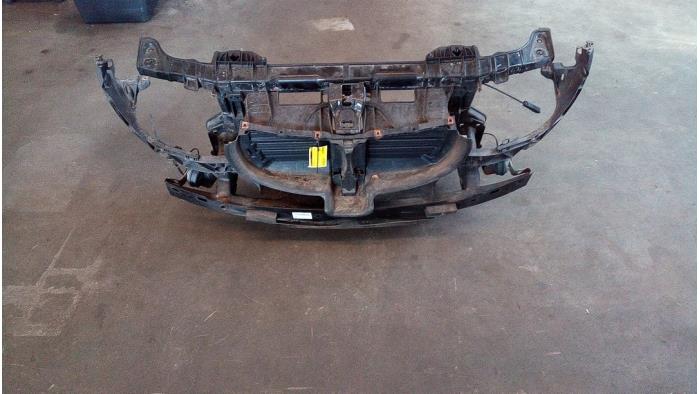 Begagnade Front BMW 1 serie (E81) Pris € 79,90 Marginaltabell erbjuds av Autodemontage Tegelen