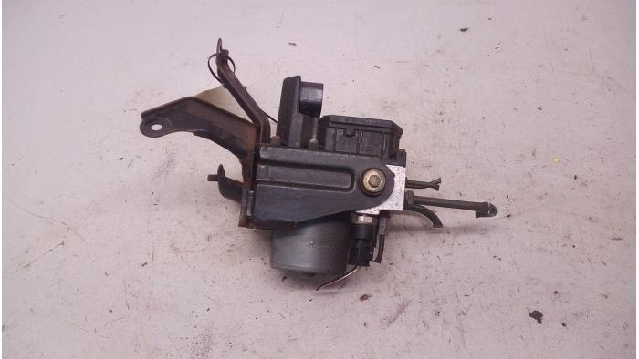 Gebruikte Pompa ABS Toyota Corolla (E12) 1.8 16V TS VVT-i Prijs € 99,98 Margeregeling aangeboden door Autodemontage Tegelen