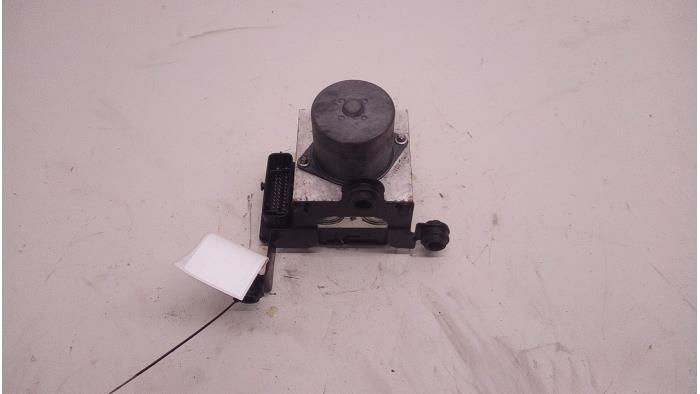 ABS Pumpe van een Volkswagen Tiguan (5N1/2) 2.0 TDI DRF 16V 4Motion 2010