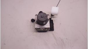 ABS Pumpe van een Volkswagen Tiguan (5N1/2) 2.0 TDI DRF 16V 4Motion 2010