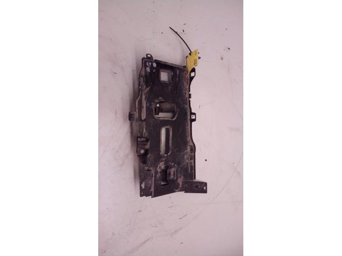 Begagnade Batterilåda Citroen Jumpy 2.0 Blue HDI 120 Pris € 14,98 Marginaltabell erbjuds av Autodemontage Tegelen