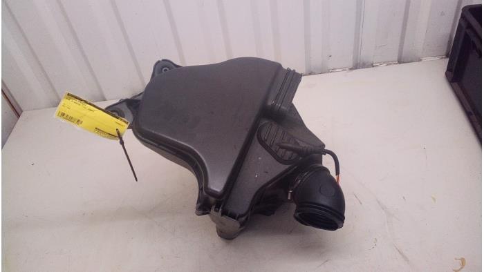 Begagnade Luftfilterhus BMW 3 serie (E90) 320i 16V Pris € 69,98 Marginaltabell erbjuds av Autodemontage Tegelen
