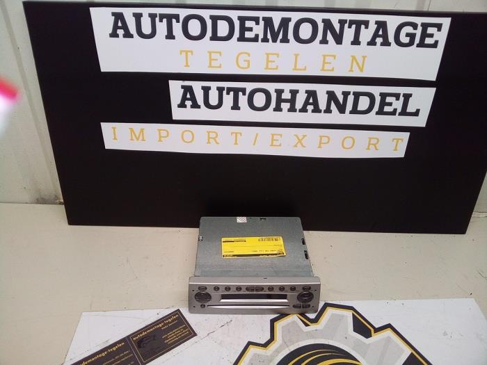 Używane Radio Alfa Romeo 156 (932) 2.0 JTS 16V Cena € 49,98 Procedura marży oferowane przez Autodemontage Tegelen