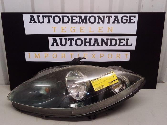 Używane Reflektor lewy Seat Altea (5P1) 1.6 Cena € 54,98 Procedura marży oferowane przez Autodemontage Tegelen