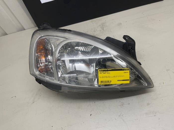 Używane Reflektor prawy Opel Combo Cena € 42,50 Procedura marży oferowane przez Autodemontage Tegelen