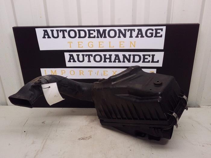 Begagnade Luftfilterhus Toyota Avensis Wagon (T25/B1E) 2.2 D-4D 16V D-CAT Pris € 29,99 Marginaltabell erbjuds av Autodemontage Tegelen