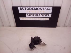 Engine mount from a Toyota Avensis Wagon (T25/B1E) 2.2 D-4D 16V D-CAT 2006