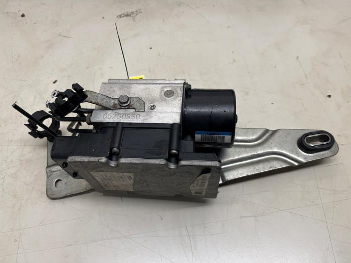 Usagé Bloc ABS Alfa Romeo 159 (939AX) 1.9 JTS 16V Prix € 89,98 Règlement à la marge proposé par Autodemontage Tegelen