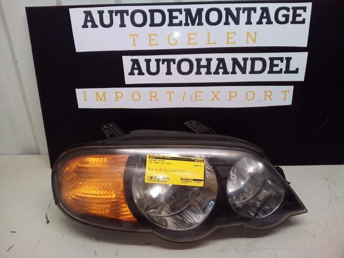Używane Reflektor prawy Kia Shuma II 1.6 16V Cena € 29,90 Procedura marży oferowane przez Autodemontage Tegelen