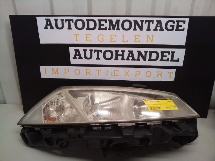 Używane Reflektor prawy Renault Megane II CC (EM) 1.6 16V Cena € 79,99 Procedura marży oferowane przez Autodemontage Tegelen