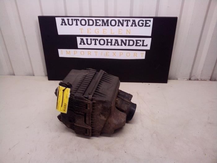 Begagnade Luftfilterhus Mitsubishi Outlander (CU) 2.0 16V 4x2 Pris € 39,99 Marginaltabell erbjuds av Autodemontage Tegelen