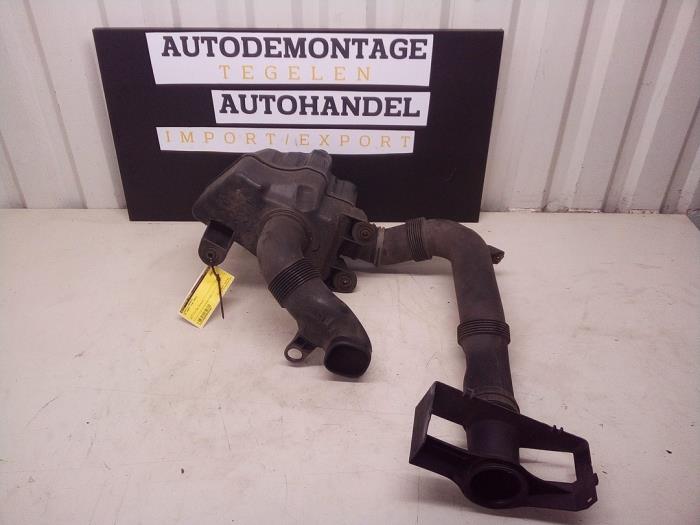 Begagnade Luftfilterhus Volkswagen Caddy III (2KA,2KH,2CA,2CH) 2.0 SDI Pris € 39,99 Marginaltabell erbjuds av Autodemontage Tegelen